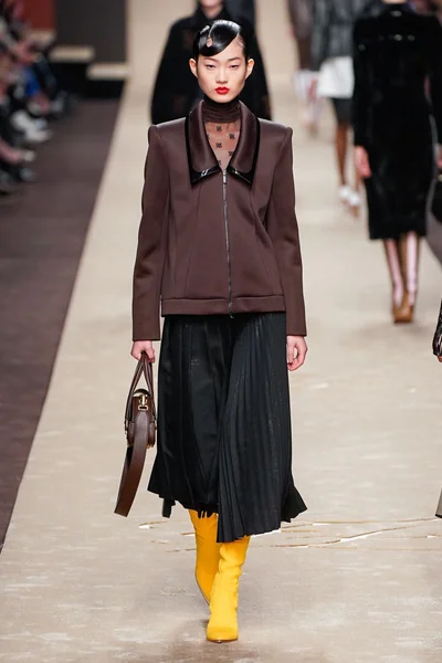 Look 28
